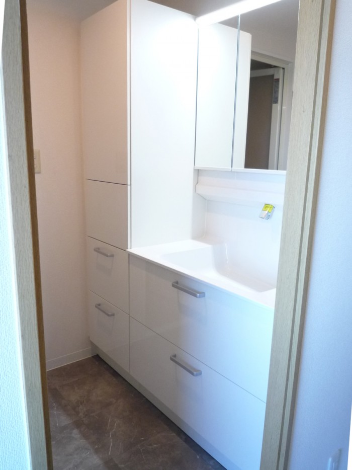 見た目すっきり・お掃除ラクラク・シンプルドレッサー♪　世田谷区S様邸